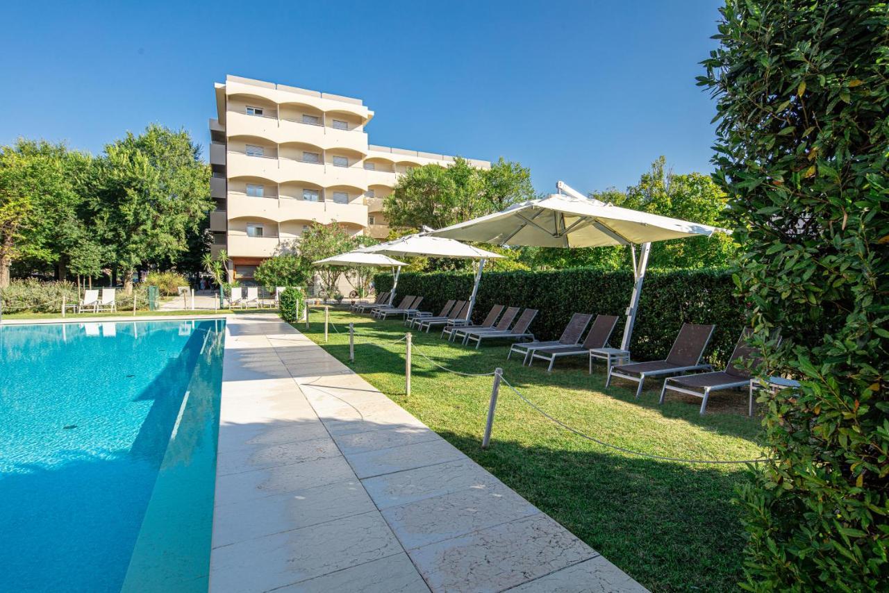 Hotel La Pergola Lignano Sabbiadoro Extérieur photo