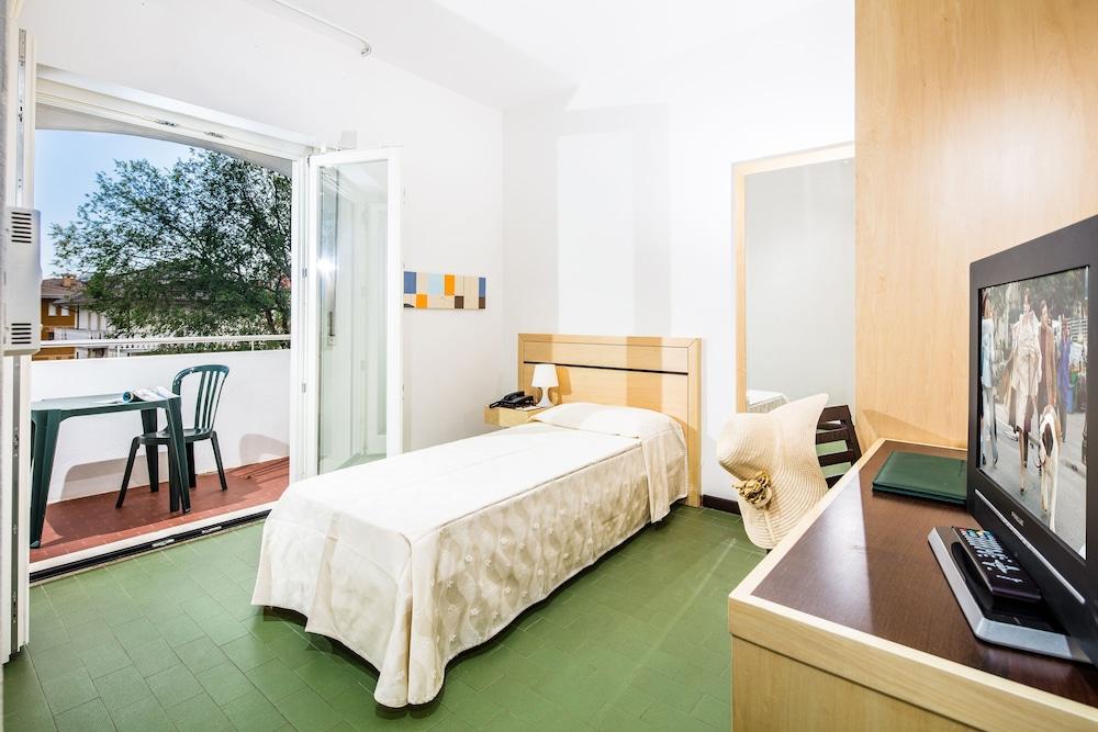 Hotel La Pergola Lignano Sabbiadoro Extérieur photo