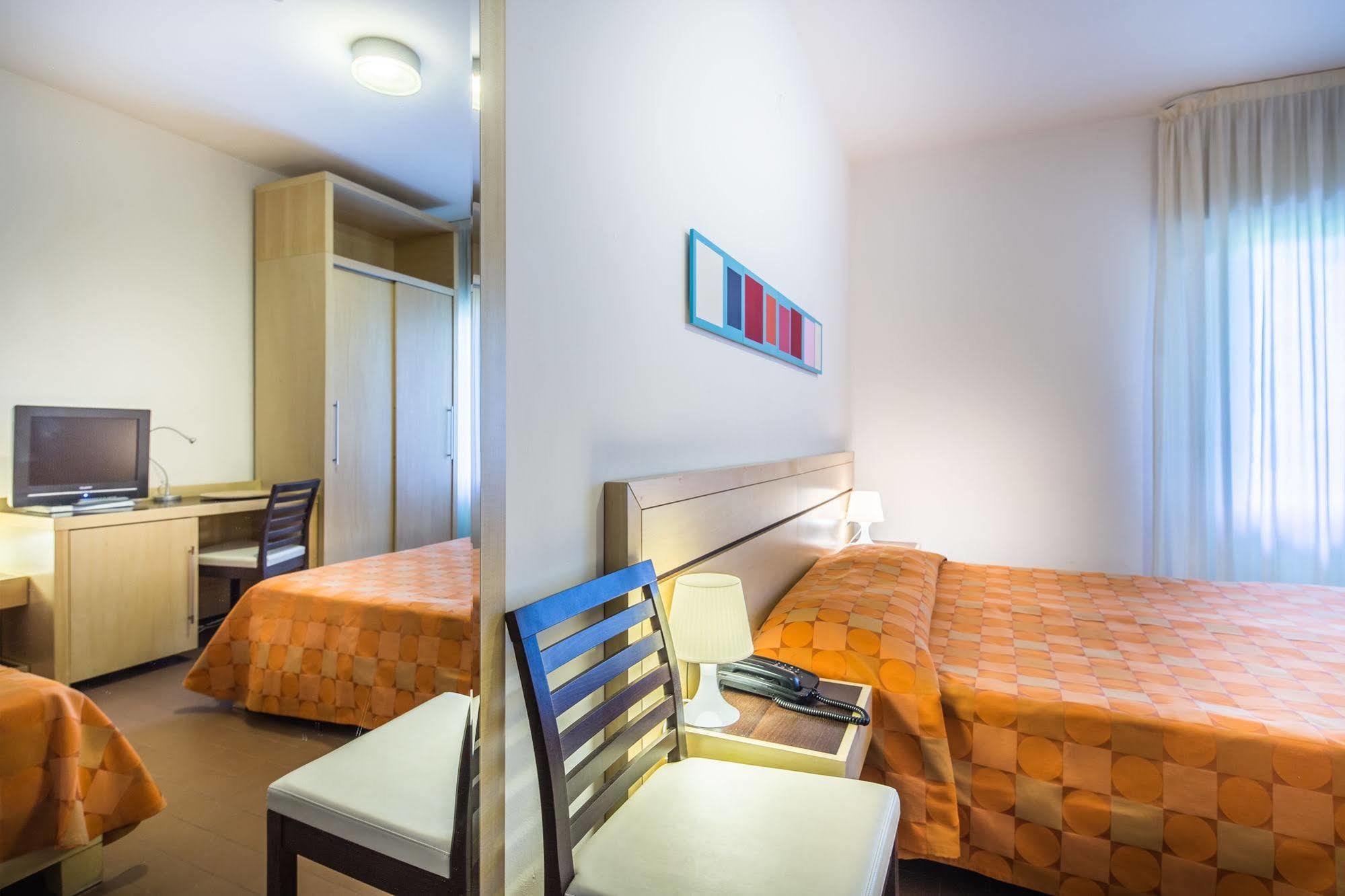 Hotel La Pergola Lignano Sabbiadoro Extérieur photo