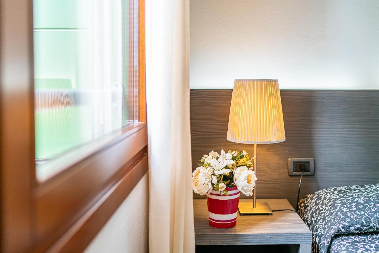 Hotel La Pergola Lignano Sabbiadoro Extérieur photo
