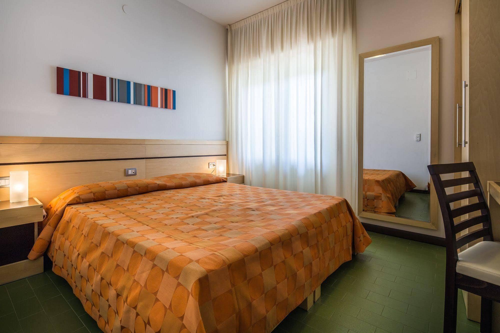 Hotel La Pergola Lignano Sabbiadoro Extérieur photo