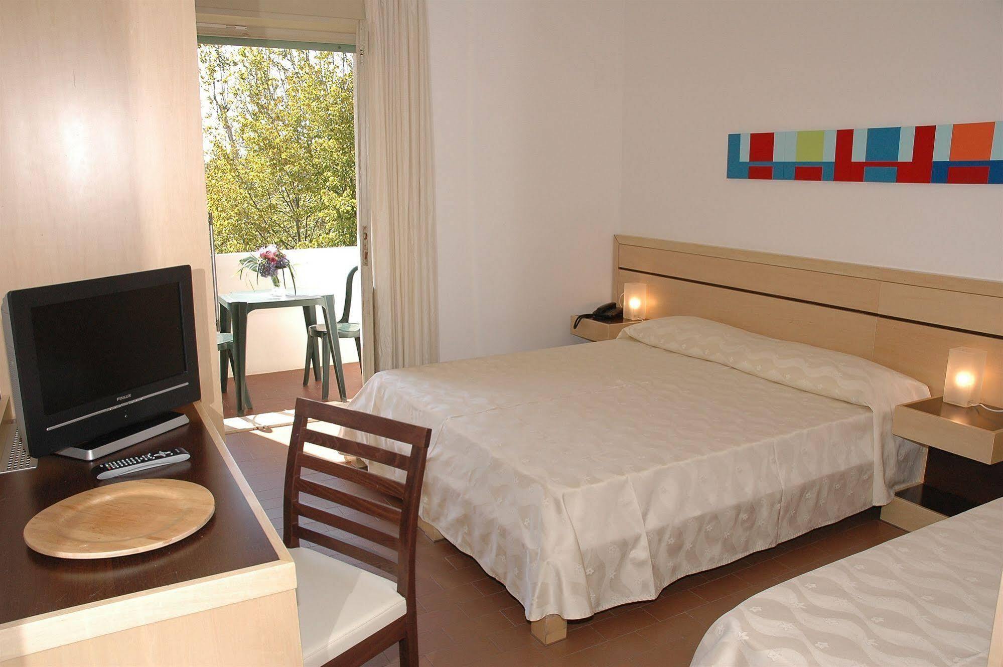 Hotel La Pergola Lignano Sabbiadoro Extérieur photo